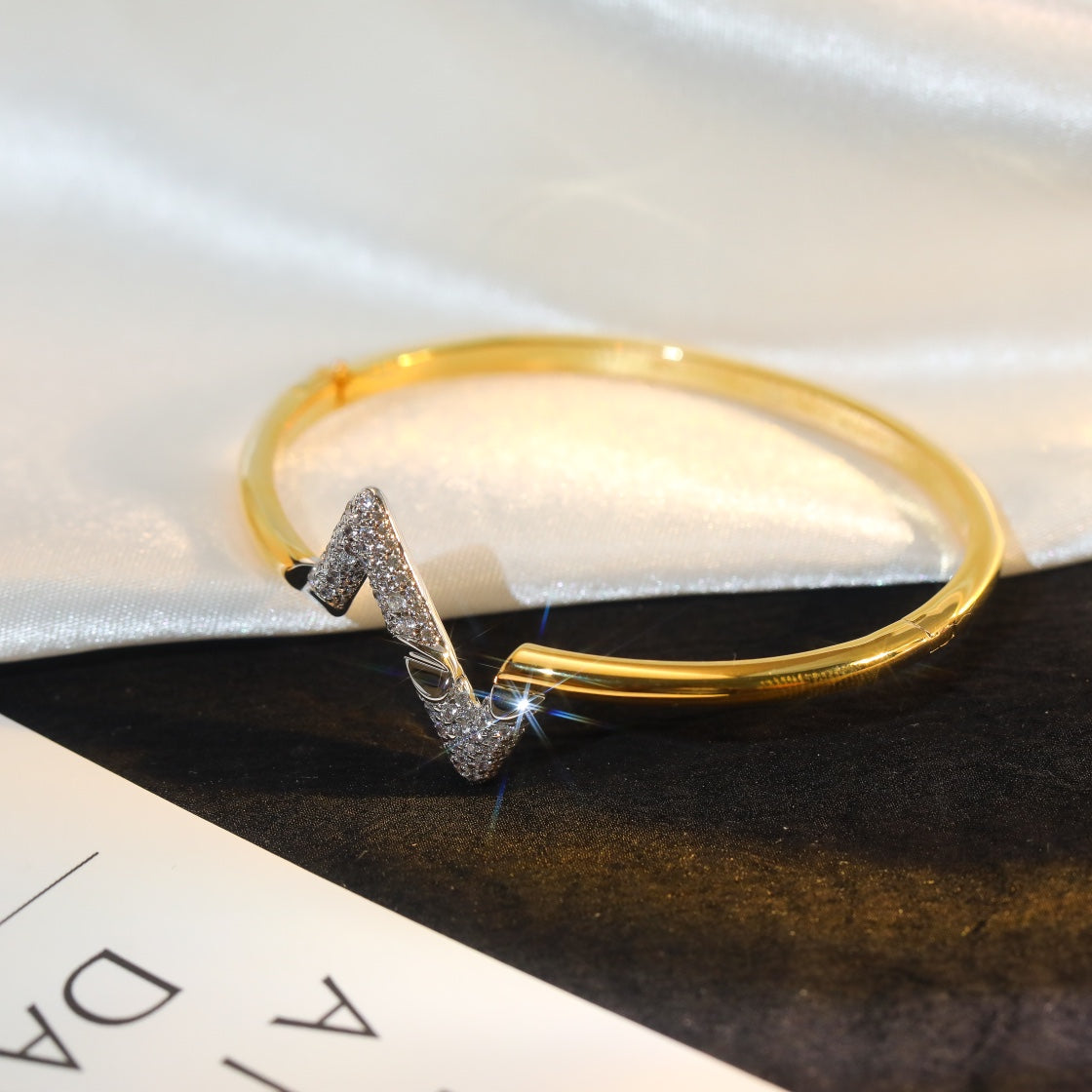 [Avelora]VOLTE UPSITE DOWN GOLD DIAMOND BRACELET