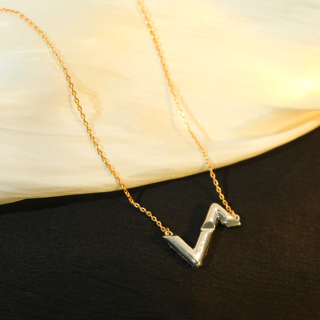 [Avelora]VOLT SILVER DIAMOND PEDANT NECKLACE