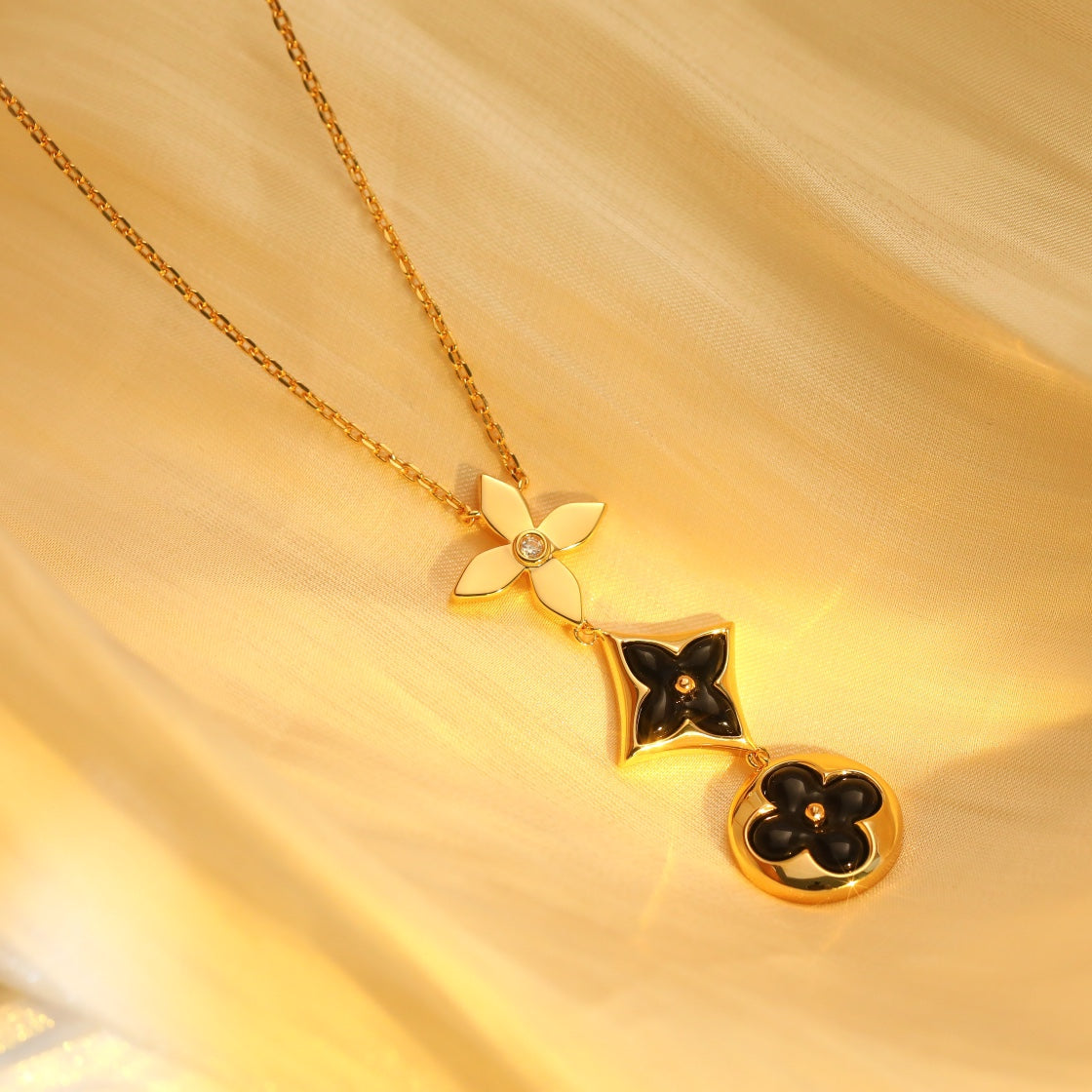 [Avelora]STAR AND SUN ONYX ROSE GOLD NECKLACE
