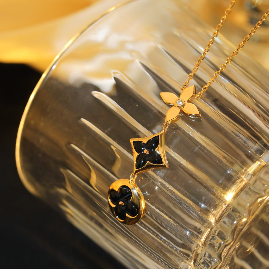 [Avelora Jewelry ]STAR AND SUN ONYX PINK GOLD NECKLACE