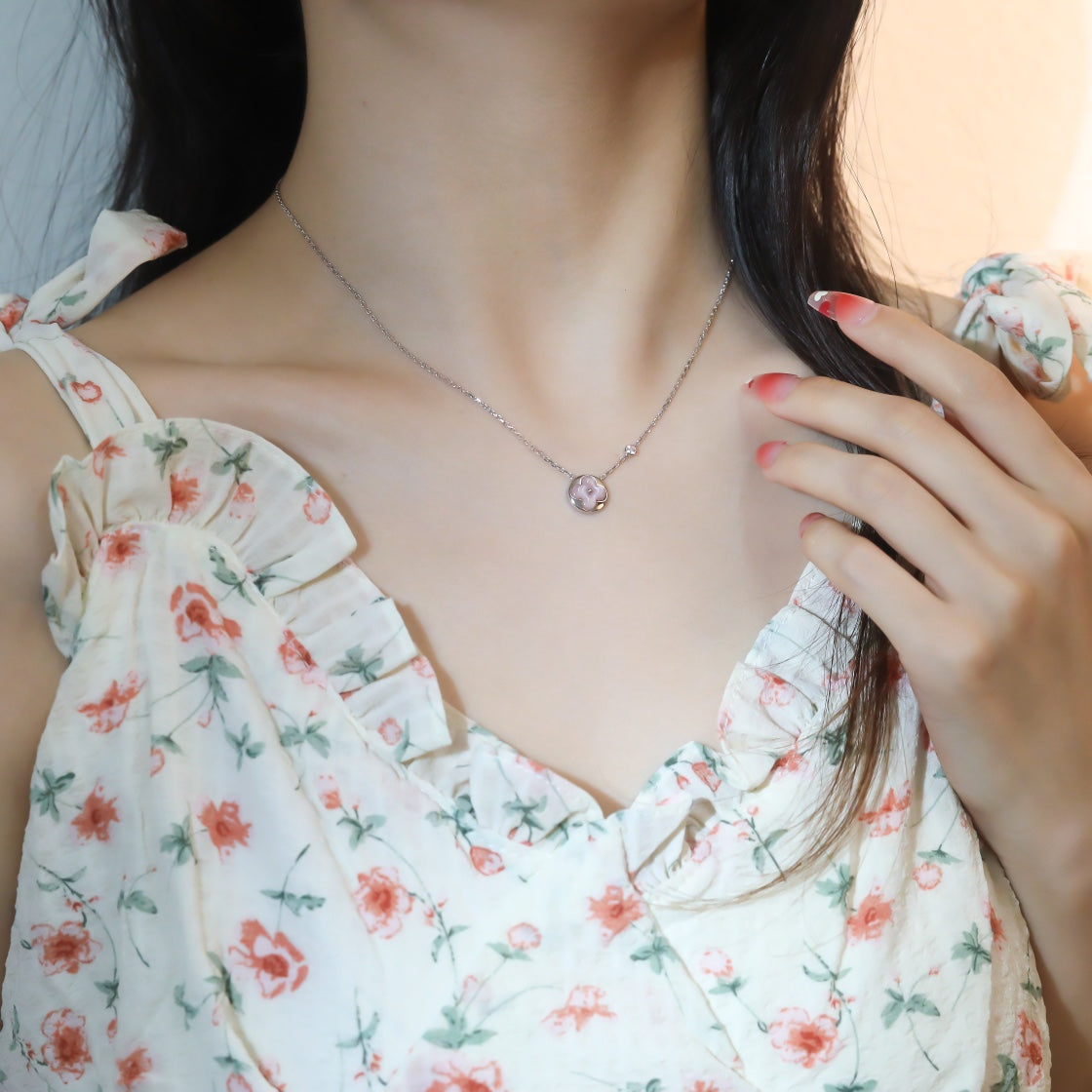 [Avelora Jewelry ]SUN PEDANT PINK GOLD 1 DIAMOND NECKLACE