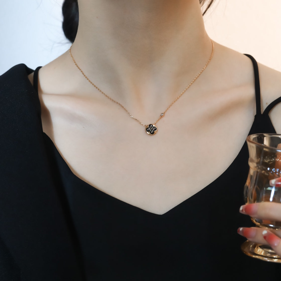 [Avelora Jewelry ]SUN PEDANT PINK GOLD 1 DIAMOND NECKLACE