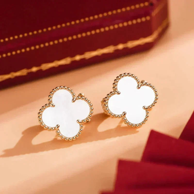 [Avelora Jewelry ]CLOVER MEDIUM 1 MOTIFS  WHITE MOP STUD EARRINGS