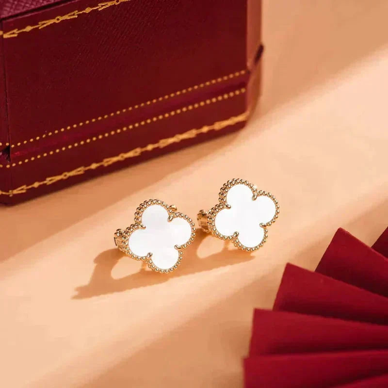 [Avelora Jewelry ]CLOVER MEDIUM 1 MOTIFS  WHITE MOP STUD EARRINGS