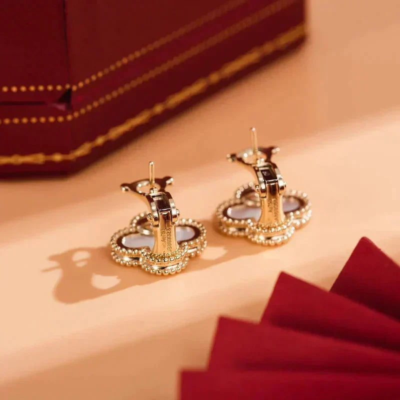[Avelora Jewelry ]CLOVER MEDIUM 1 MOTIFS  WHITE MOP STUD EARRINGS
