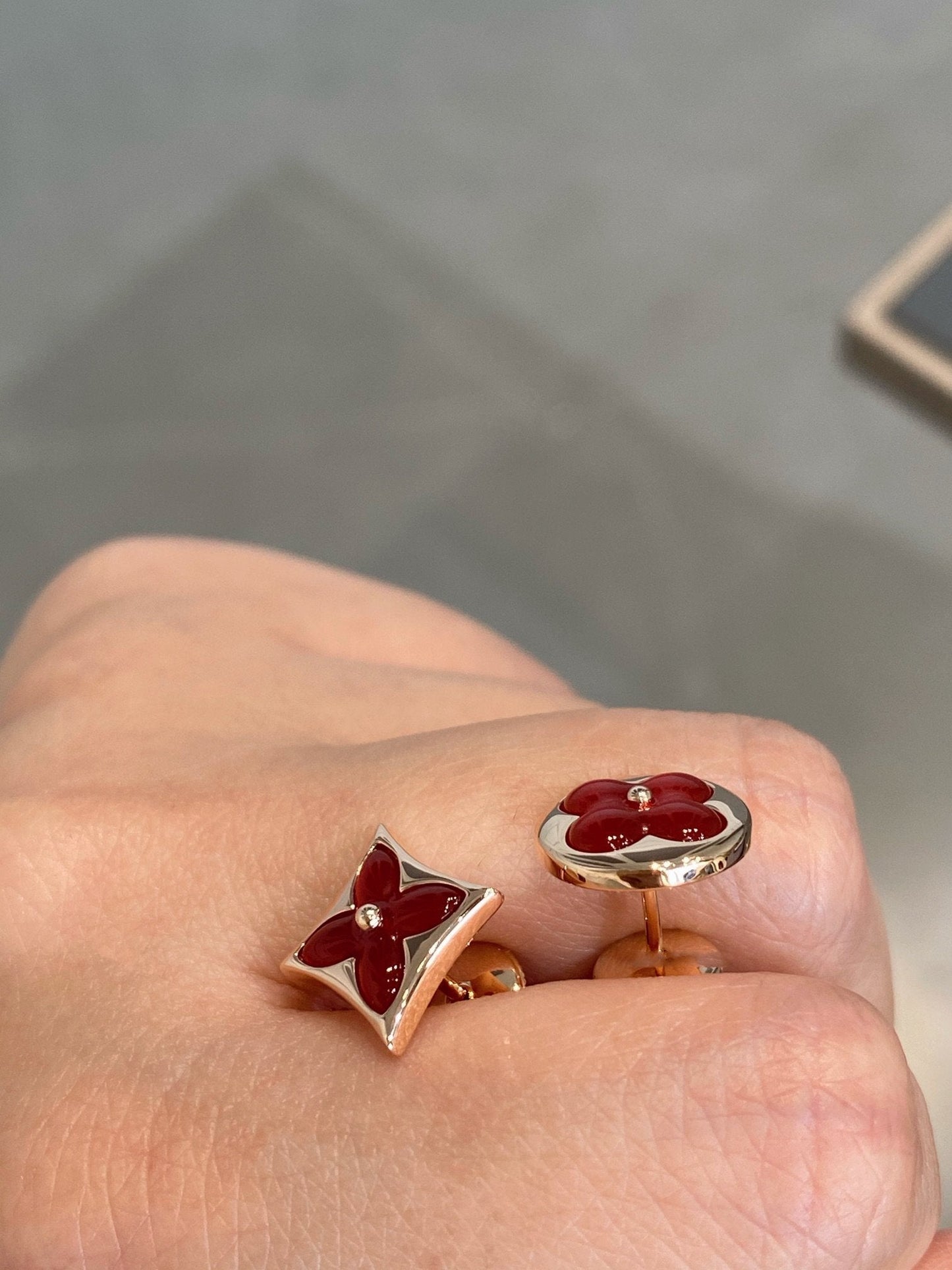 [Avelora]STAR AND SUN ROSE GOLD CARNELIAN STUD EARRINGS