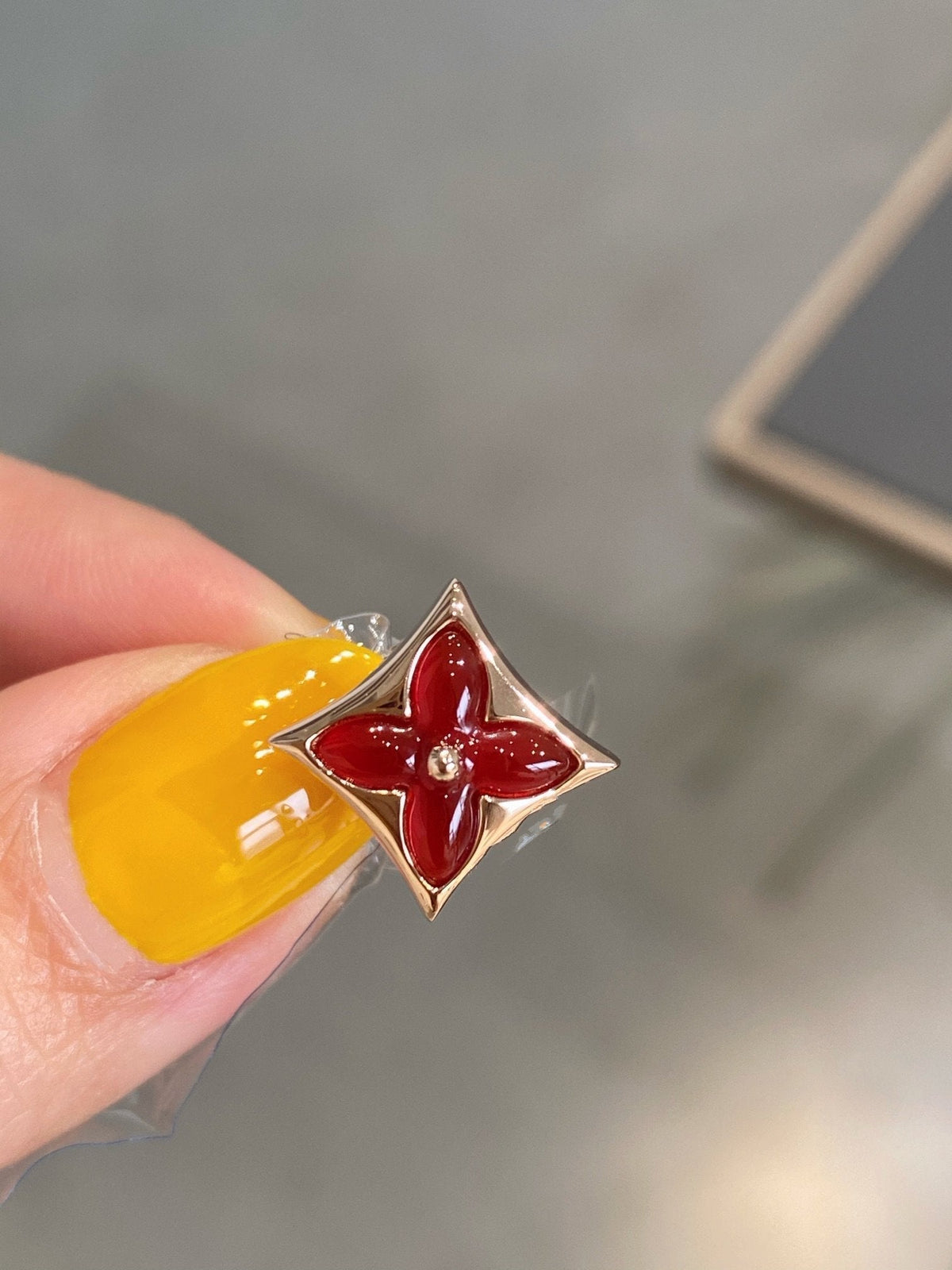 [Avelora Jewelry ]STAR AND SUN PINK GOLD CARNELIAN STUD EARRINGS