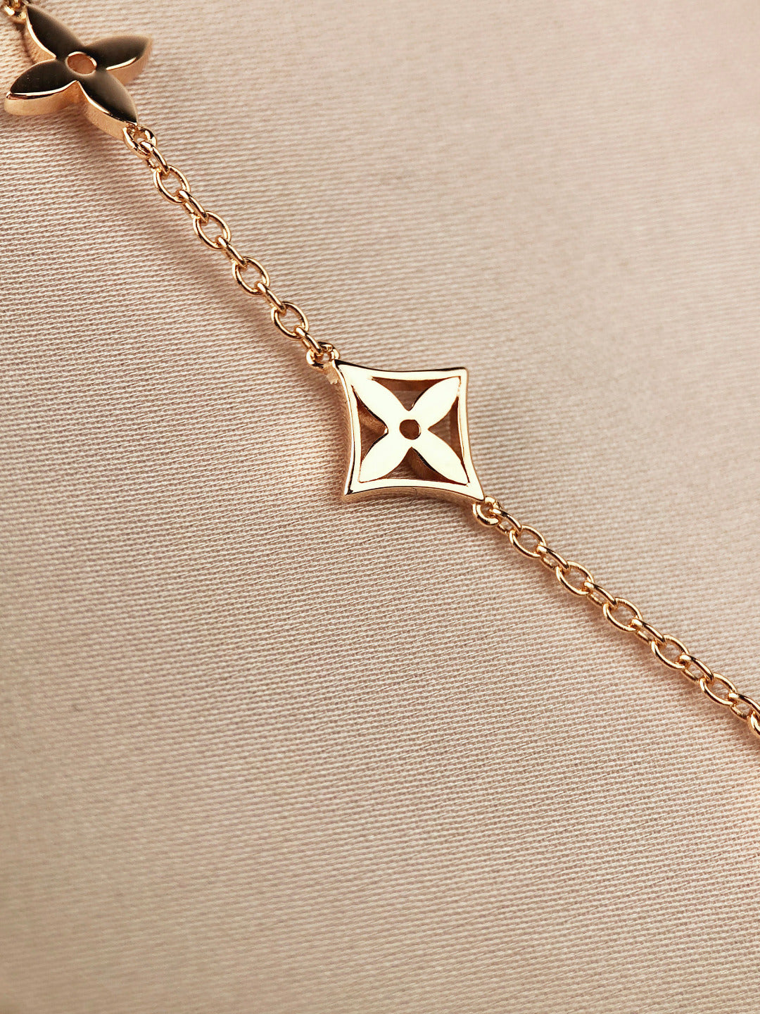 [Avelora]STAR AND SUN 7 MOTIFS GOLD BRACELET