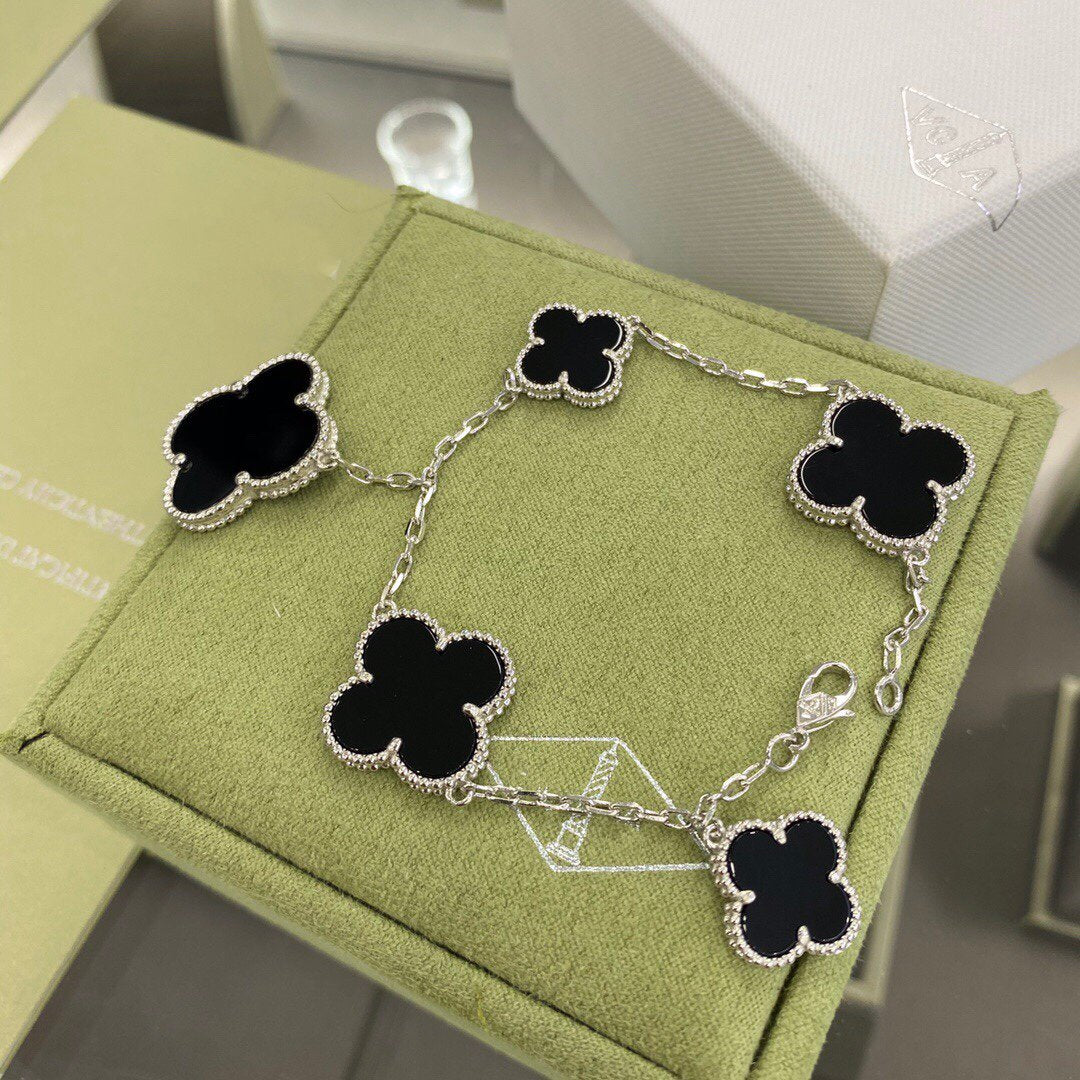 [Avelora Jewelry ]CLOVER 5 MOTIFS SIVLER ONYX BRACELET