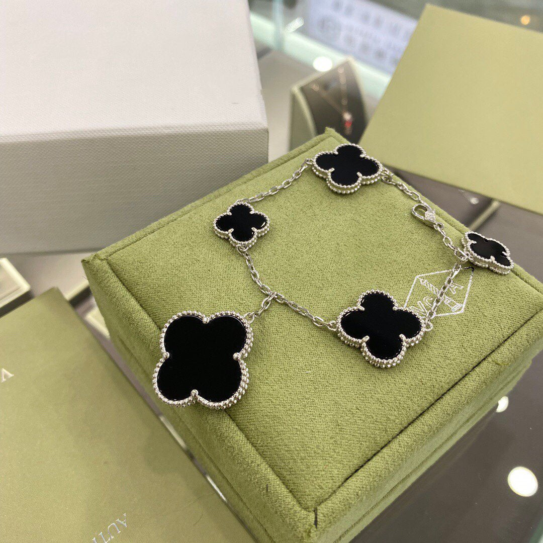 [Avelora Jewelry ]CLOVER 5 MOTIFS SIVLER ONYX BRACELET