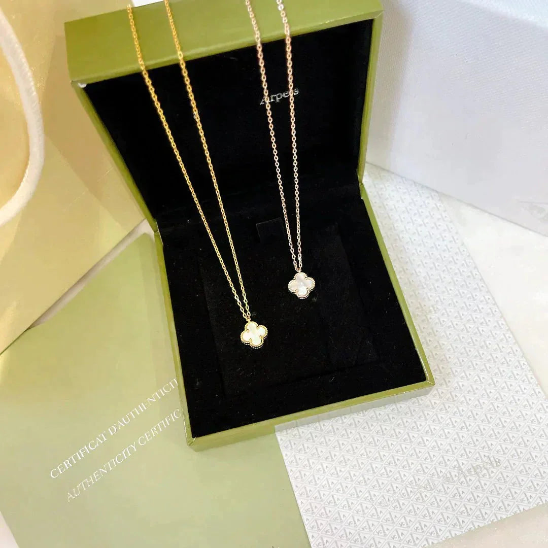 [Avelora Jewelry ]CLOVER MINI 9.5MM WHITE MOTHER-OF-PEARL NECKLACE