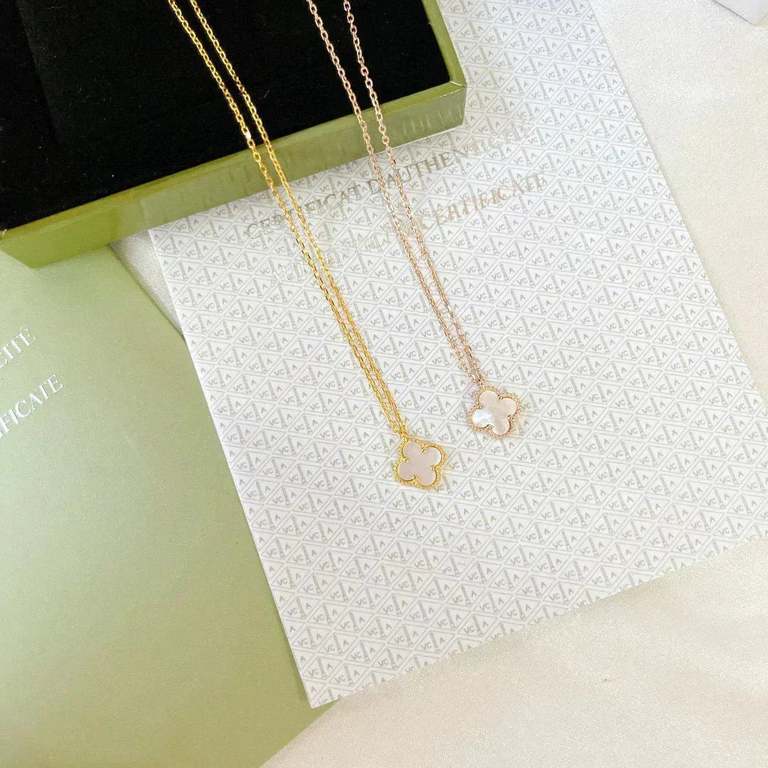 [Avelora Jewelry ]CLOVER MINI 9.5MM WHITE MOTHER-OF-PEARL NECKLACE
