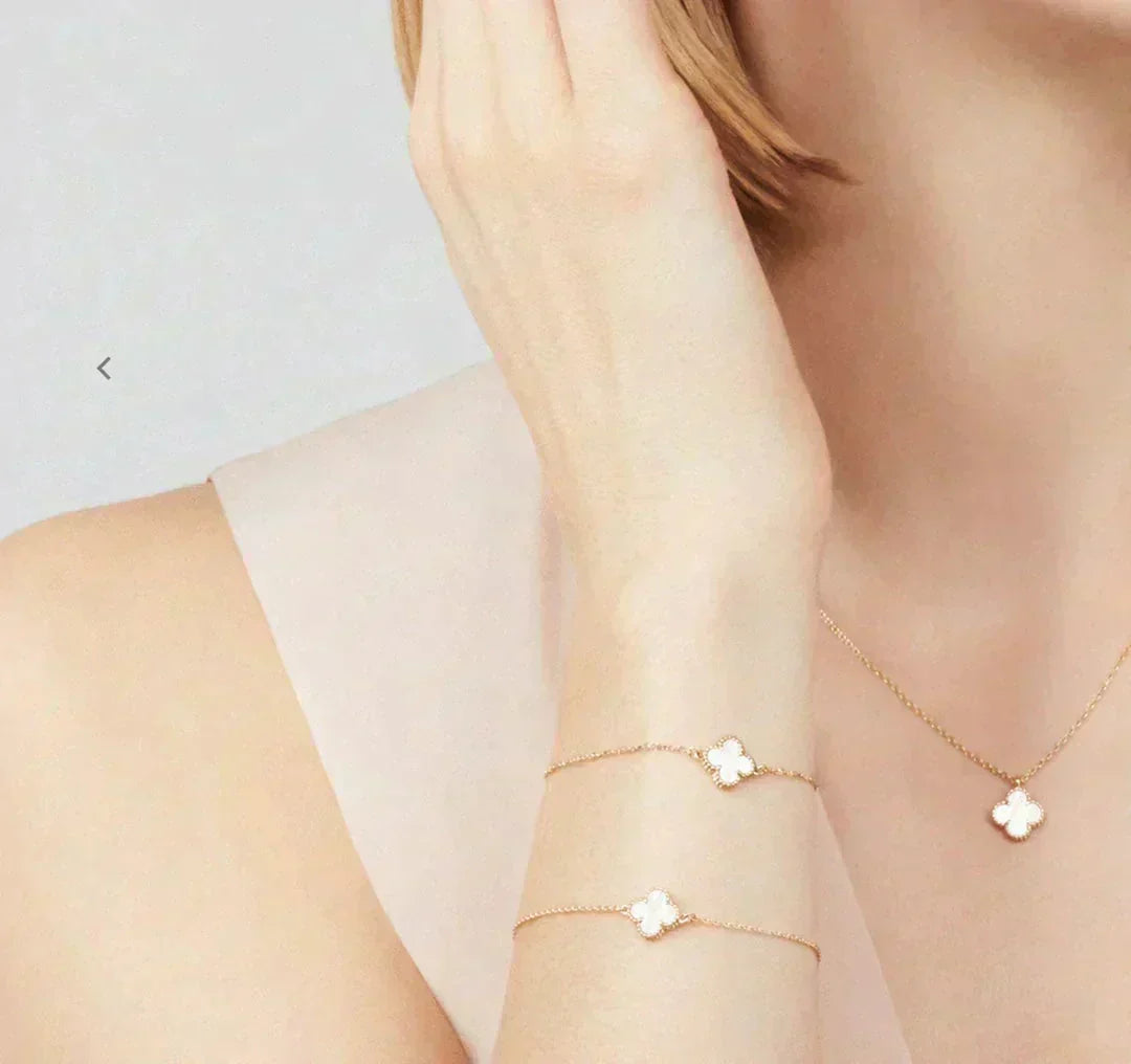 [Avelora Jewelry ]CLOVER MINI 9.5MM WHITE MOTHER-OF-PEARL NECKLACE