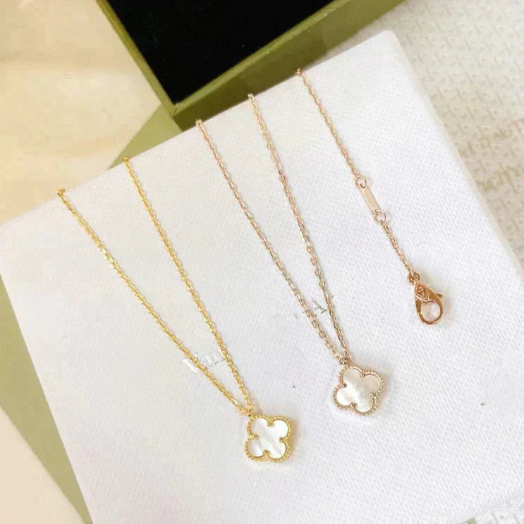 [Avelora Jewelry ]CLOVER MINI 9.5MM WHITE MOTHER-OF-PEARL NECKLACE