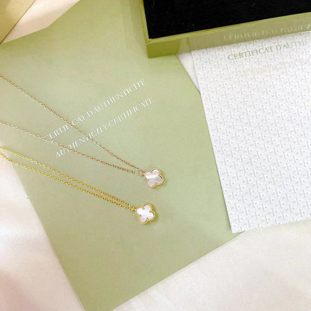 [Avelora Jewelry ]CLOVER MINI 9.5MM WHITE MOTHER-OF-PEARL NECKLACE