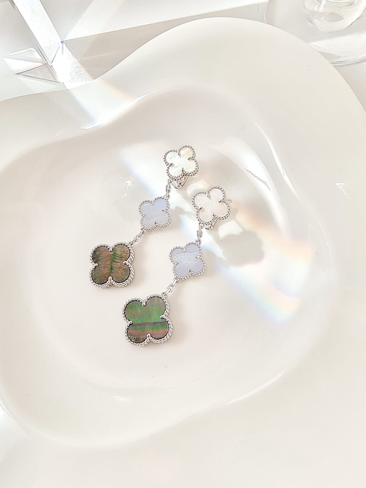 [Avelora Jewelry ]CLOVER 3 MOTIFS CHALCEDONY DARK MOP SILVER EARRINGS