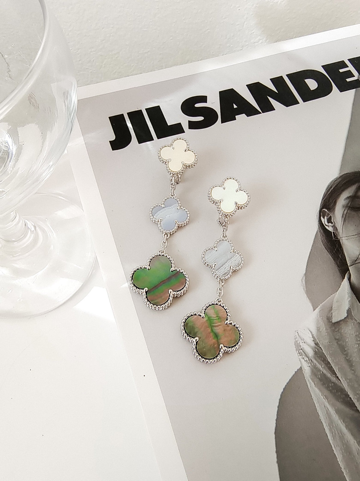 [Avelora Jewelry ]CLOVER 3 MOTIFS CHALCEDONY DARK MOP SILVER EARRINGS