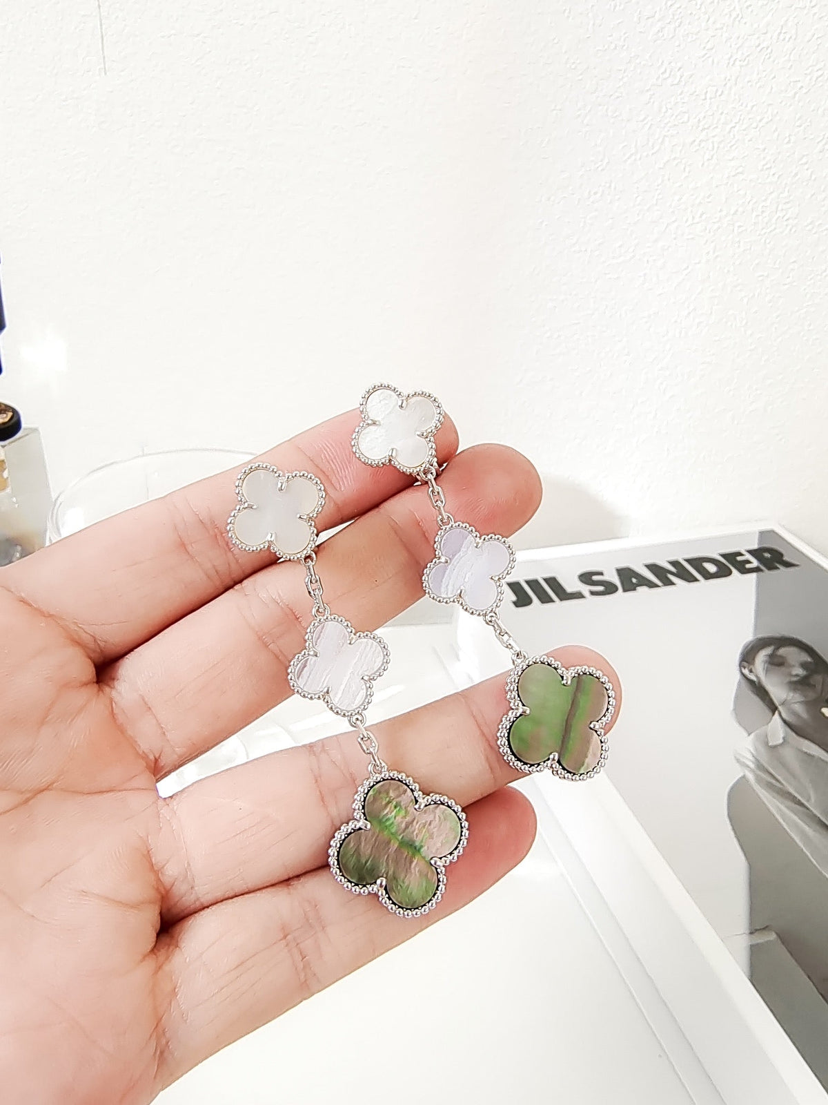 [Avelora Jewelry ]CLOVER 3 MOTIFS CHALCEDONY DARK MOP SILVER EARRINGS