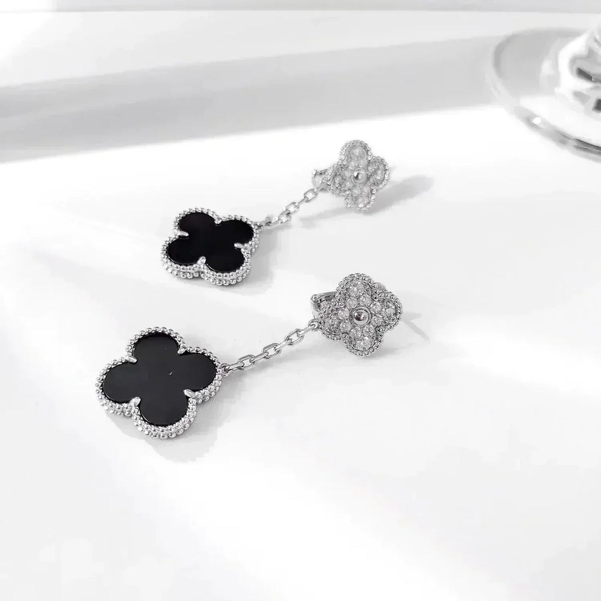 [Avelora Jewelry ]CLOVER 2 MOTIFS  DIAMOND ONYX EARRINGS SILVER