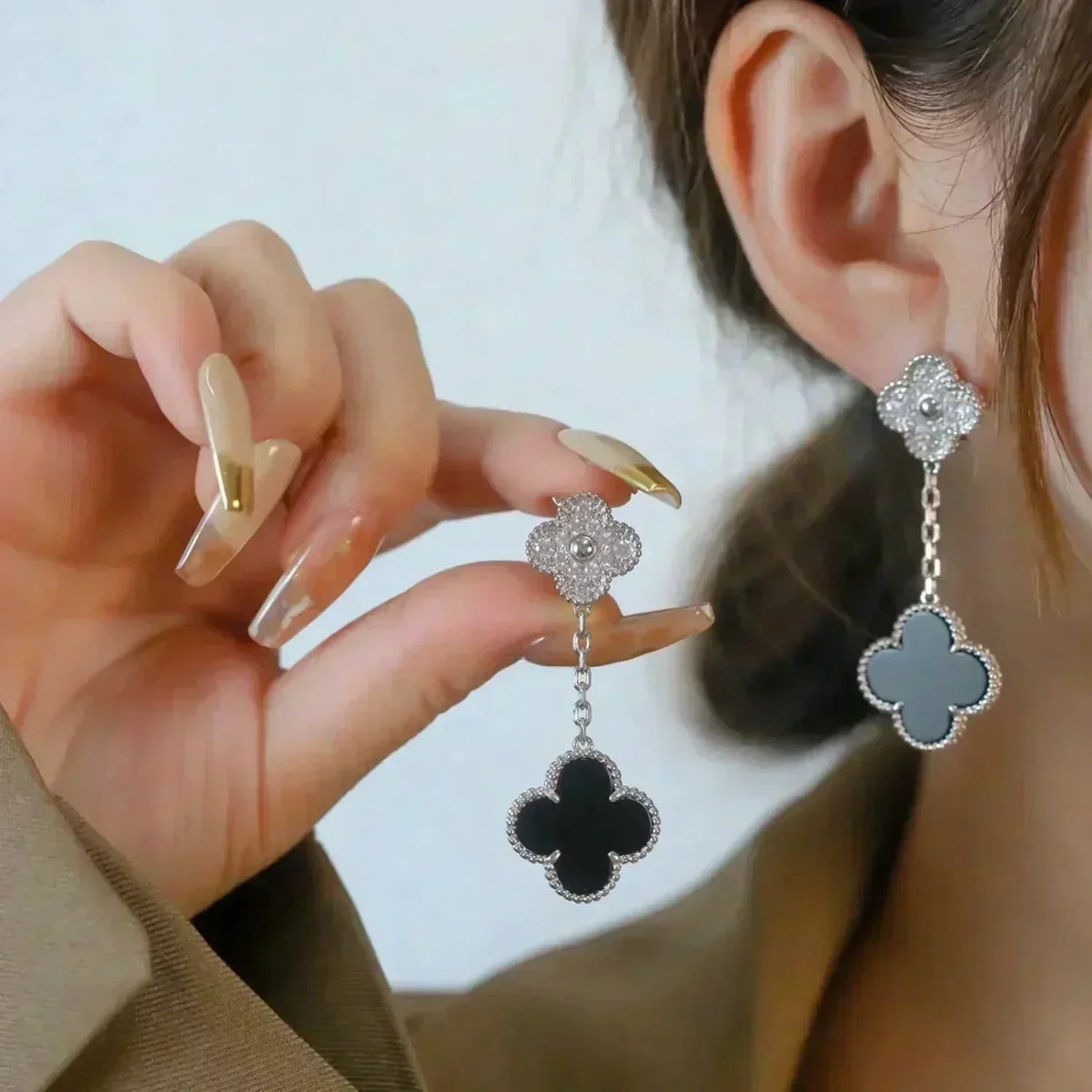 [Avelora Jewelry ]CLOVER 2 MOTIFS  DIAMOND ONYX EARRINGS SILVER