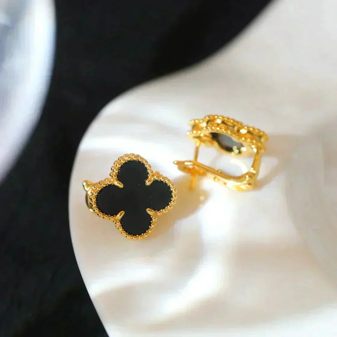 [Avelora Jewelry ]CLOVER MEDIUM 1 MOTIFS  ONYX STUD EARRINGS
