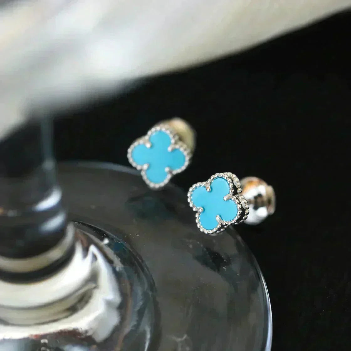 [Avelora Jewelry ]CLOVER MINI 9.5MM ONYX STUD EARRINGS SILVER