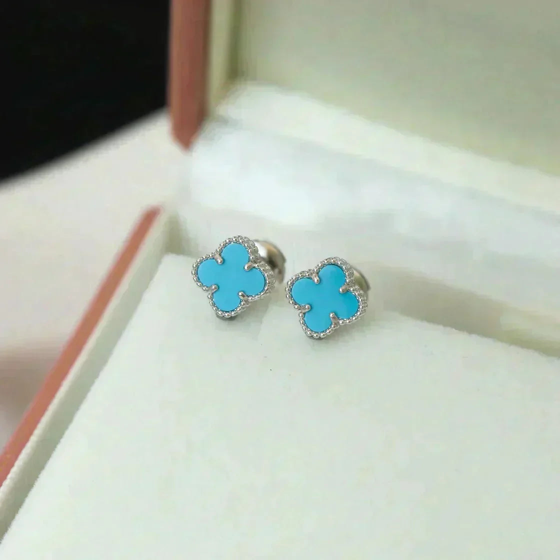 [Avelora Jewelry ]CLOVER MINI 9.5MM ONYX STUD EARRINGS SILVER