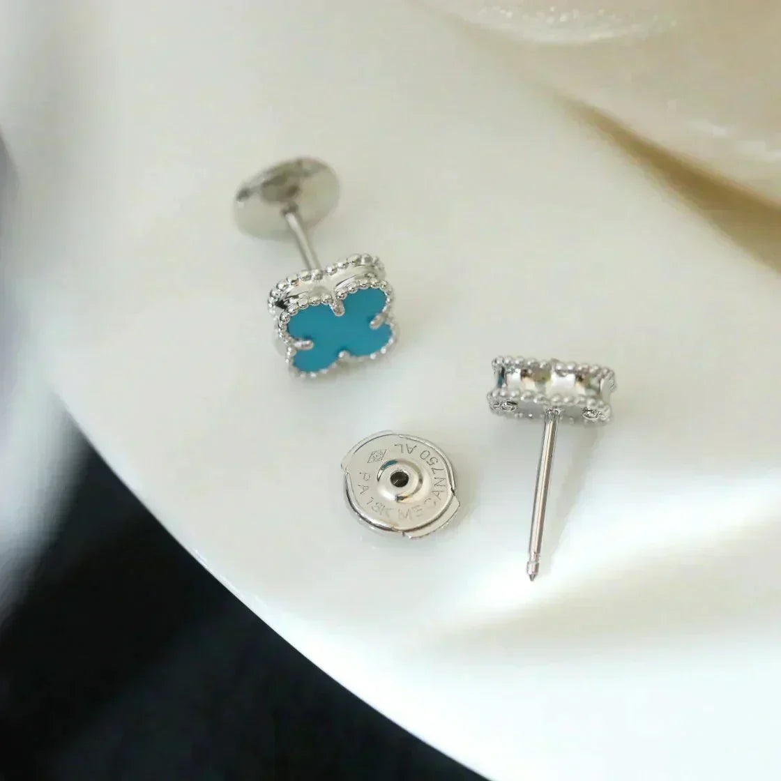 [Avelora Jewelry ]CLOVER MINI 9.5MM ONYX STUD EARRINGS SILVER