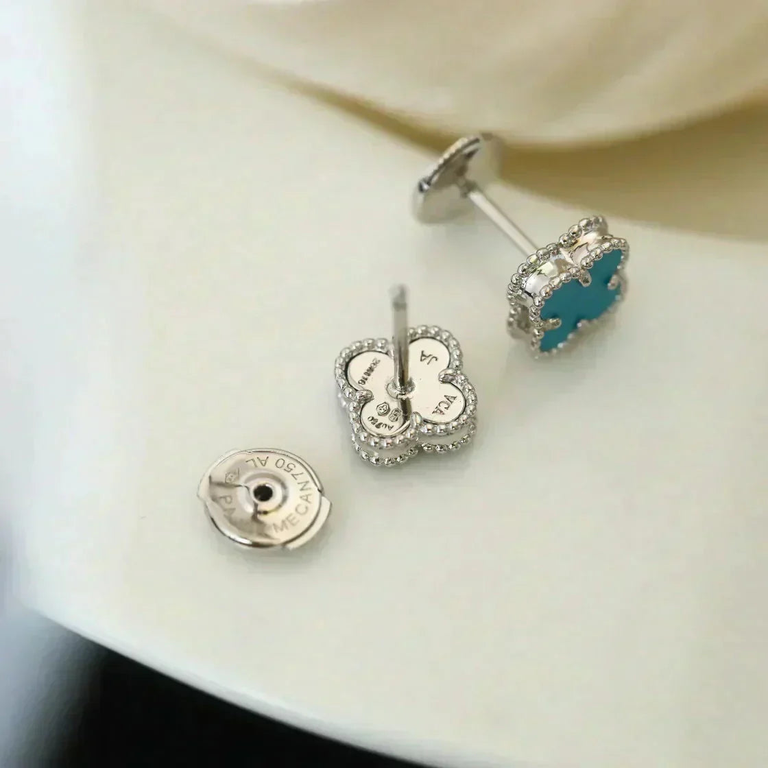 [Avelora Jewelry ]CLOVER MINI 9.5MM ONYX STUD EARRINGS SILVER