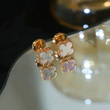 [Avelora Jewelry ]CLOVER MINI 9.5MM WHITE MOP EARRINGS
