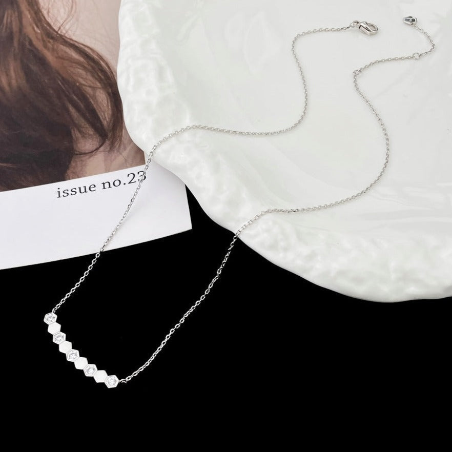 [Avelora]BEE MY LOVE DIAMOND NECKLACE