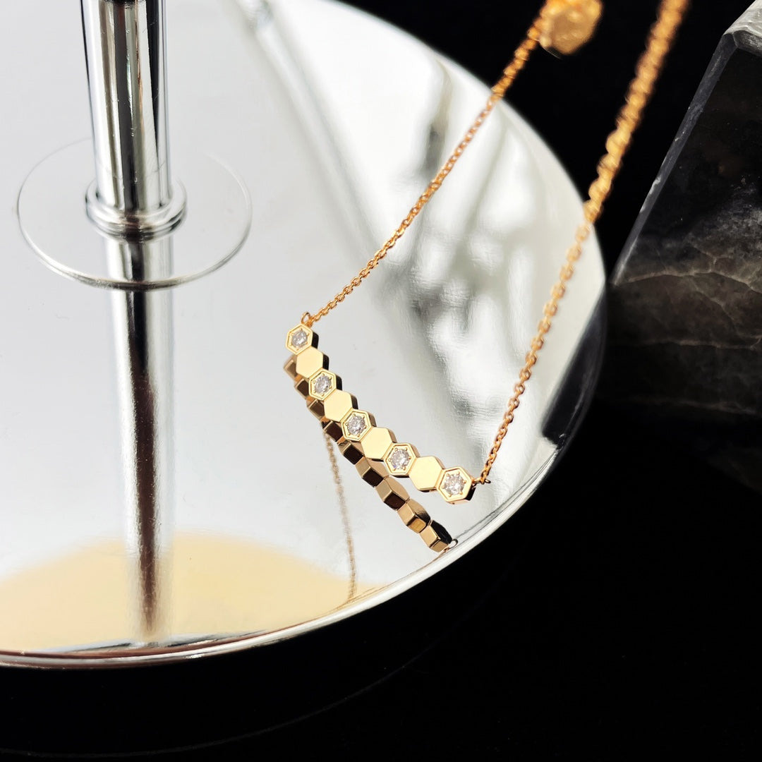 [Avelora Jewelry ]BEE MY LOVE DIAMOND NECKLACE