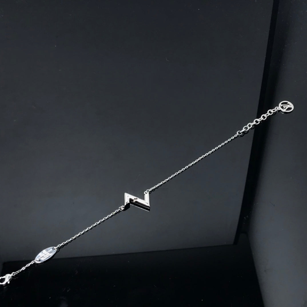 [Avelora Jewelry ]VOLT LV LOGO BRACELET