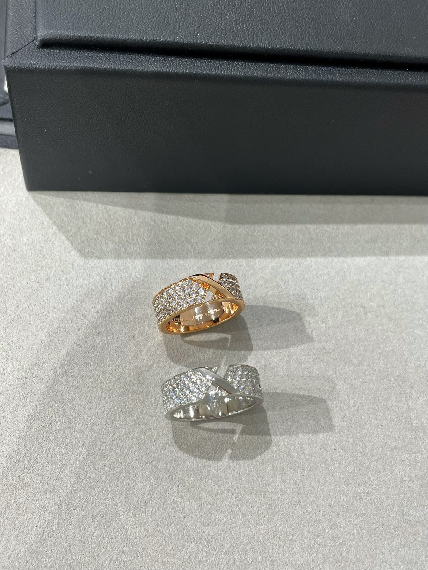 [Avelora]LIENS EVIDENCE  DIAMOND PAVED RING