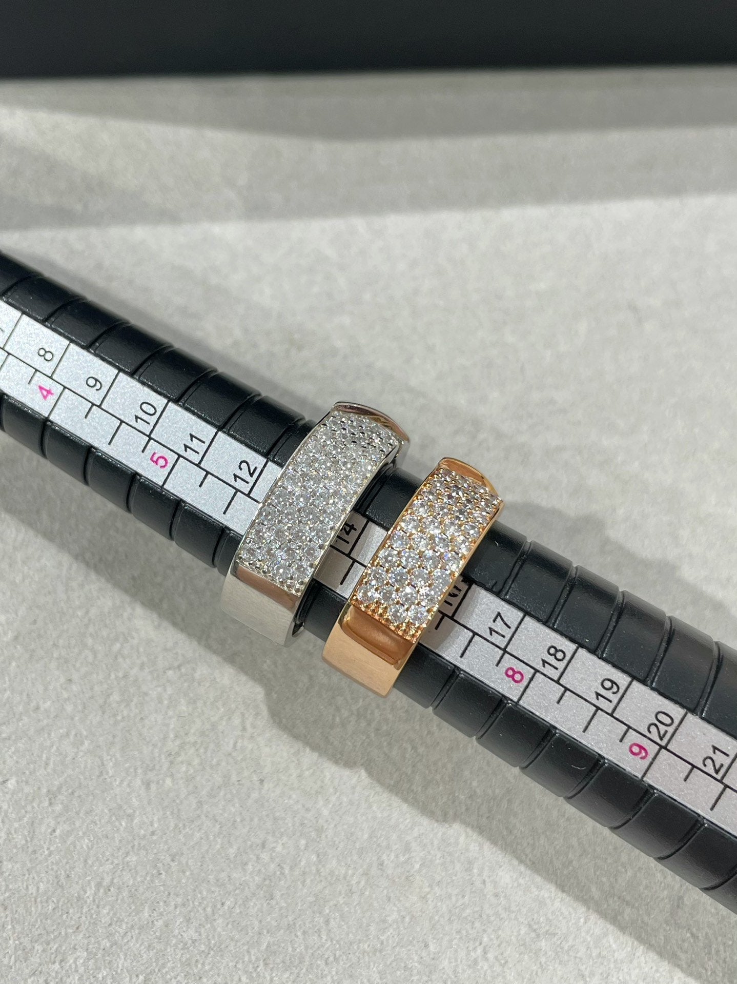 [Avelora]LIENS EVIDENCE  DIAMOND PAVED RING