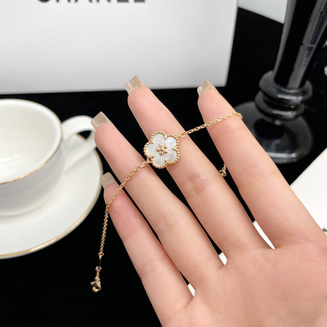 [Avelora Jewelry ]LUCKY SPRING ROSE GOLD MOP BRACELET