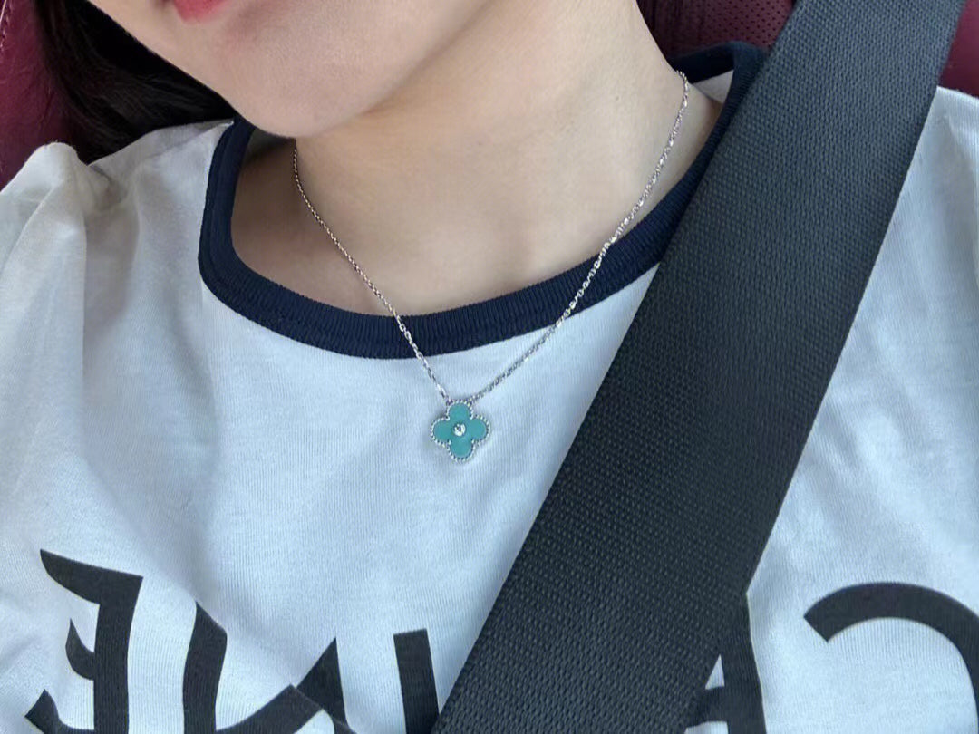 [Avelora Jewelry ]CLOVER 1 DIAMOND LIGHT BLUE SILVER NECKLACE