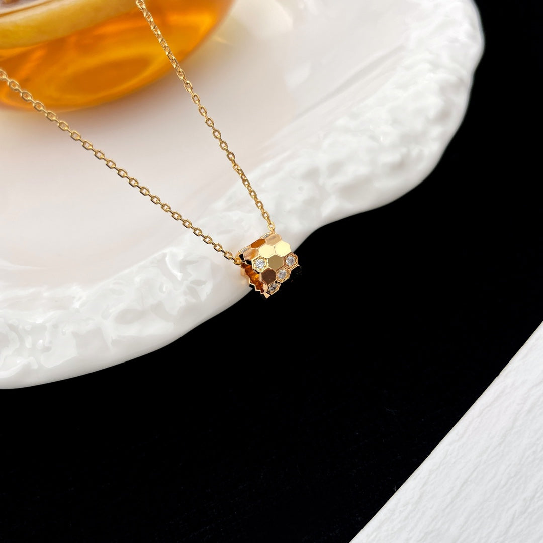 [Avelora Jewelry ]BEE MINI PEDANT DIAMOND NECKLACE