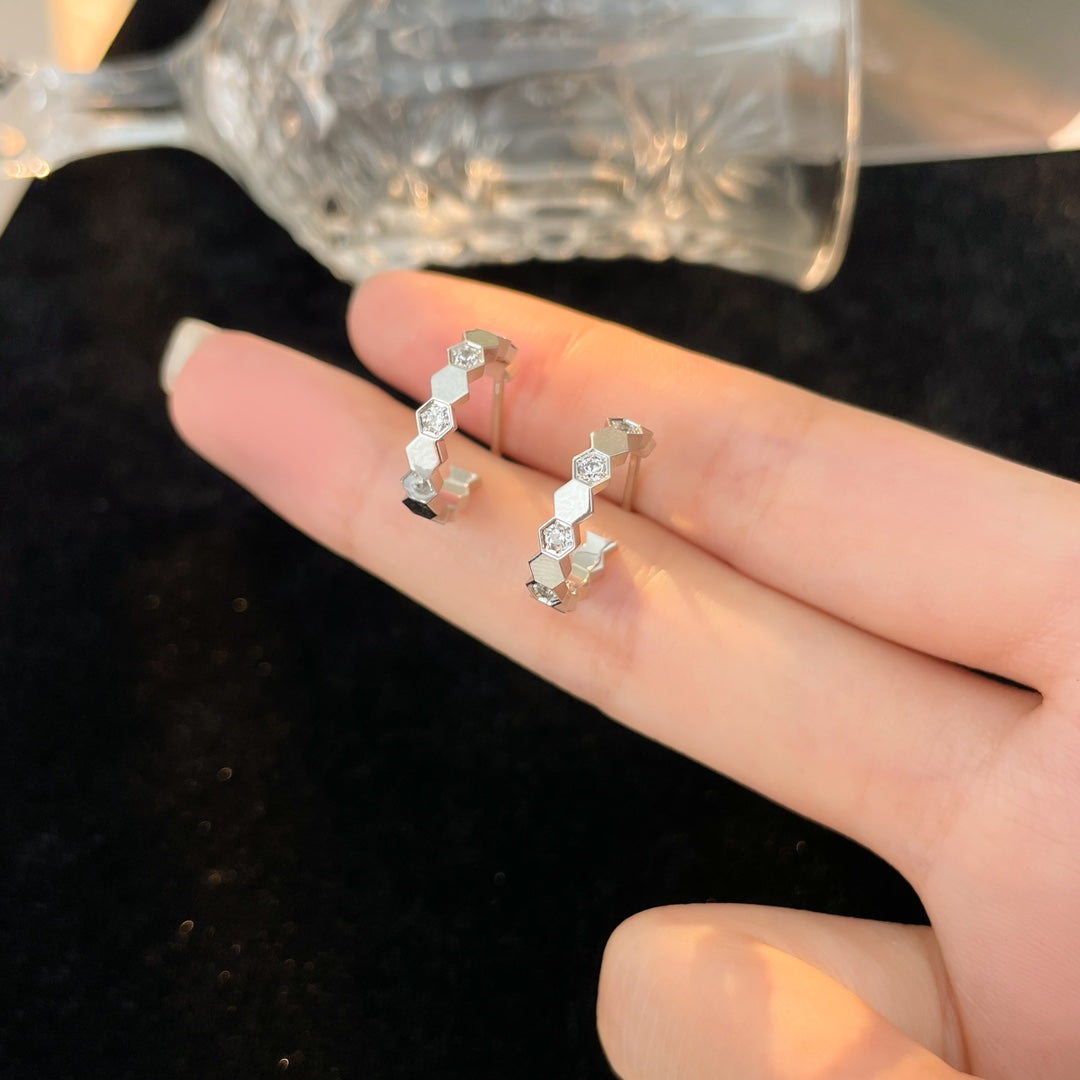 [Avelora]BEE LOVE DIAMOND HOOP EARRINGS