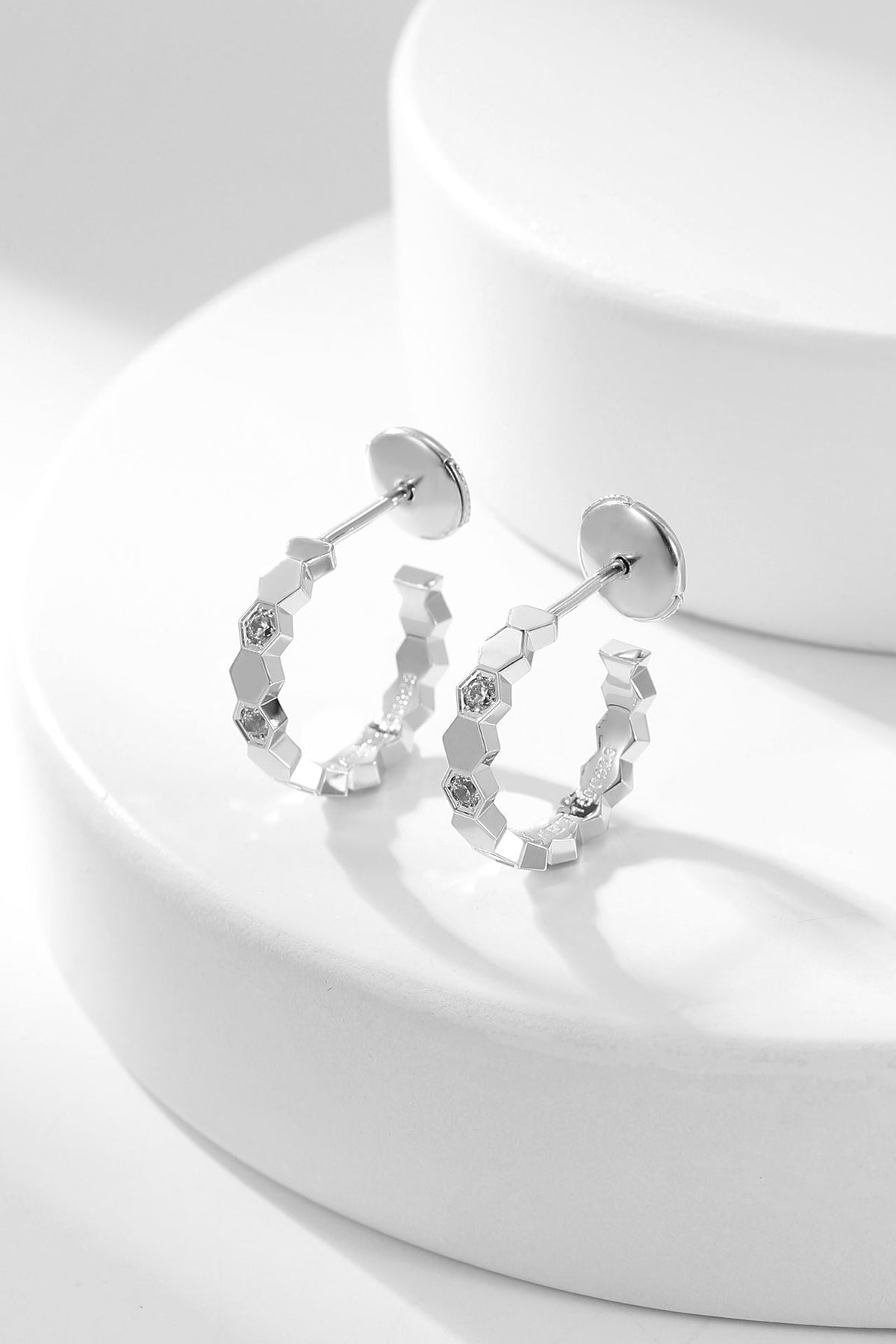 [Avelora Jewelry ]BEE LOVE DIAMOND HOOP EARRINGS