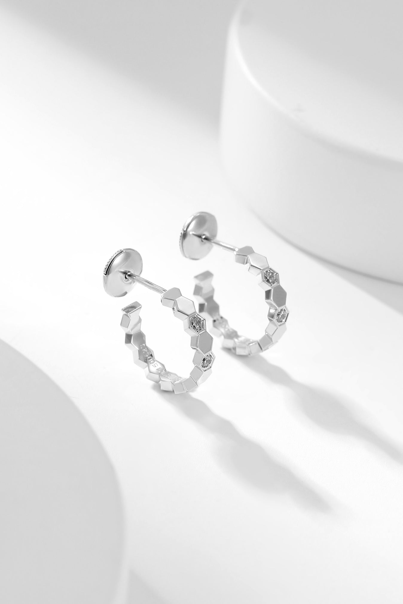[Avelora]BEE LOVE DIAMOND HOOP EARRINGS
