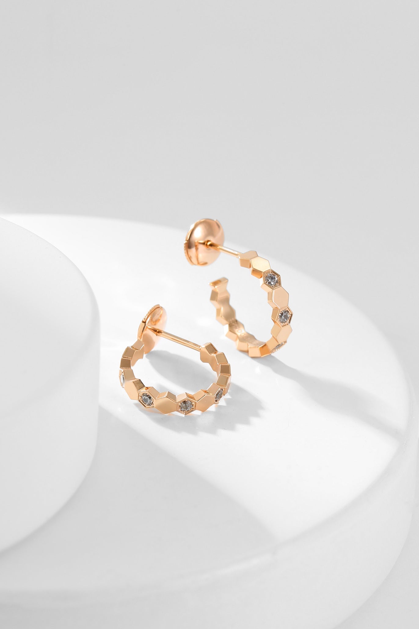 [Avelora]BEE LOVE DIAMOND HOOP EARRINGS