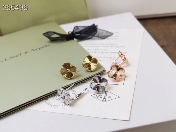 [Avelora Jewelry ]CLOVER MEDIUM STUD EARRINGS