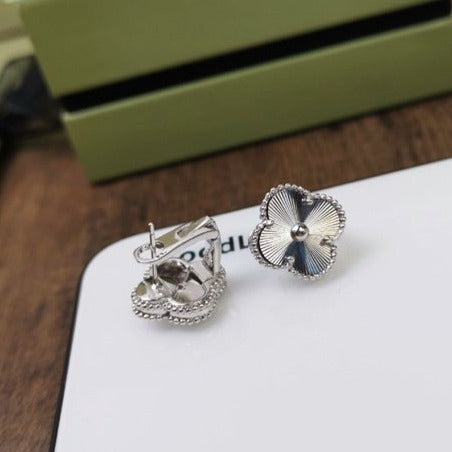 [Avelora Jewelry ]CLOVER MEDIUM STUD EARRINGS