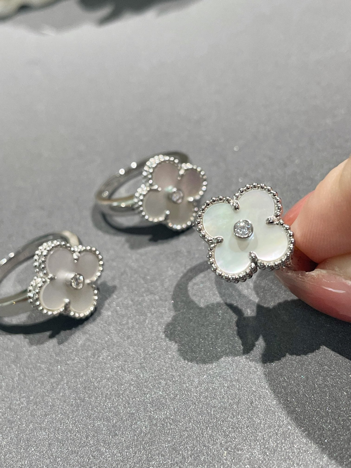 [Avelora Jewelry ]CLOVER SILVER MOP DIAMOND RING