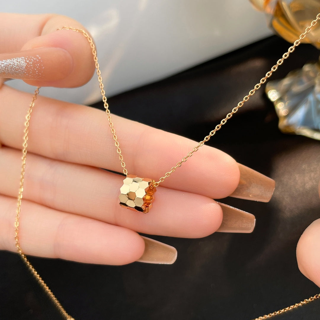 [Avelora Jewelry ]BEE MINI NECKLACE