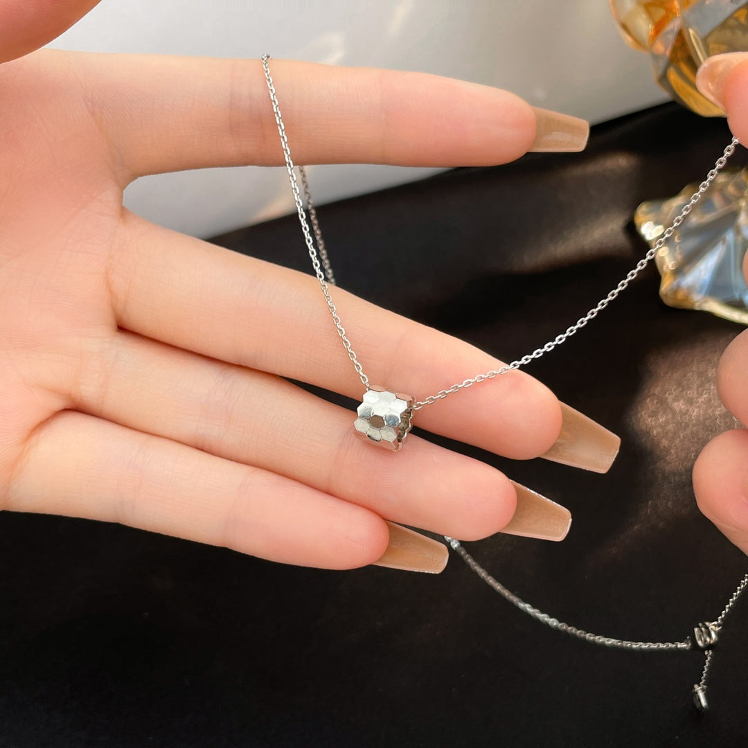 [Avelora Jewelry ]BEE MINI NECKLACE