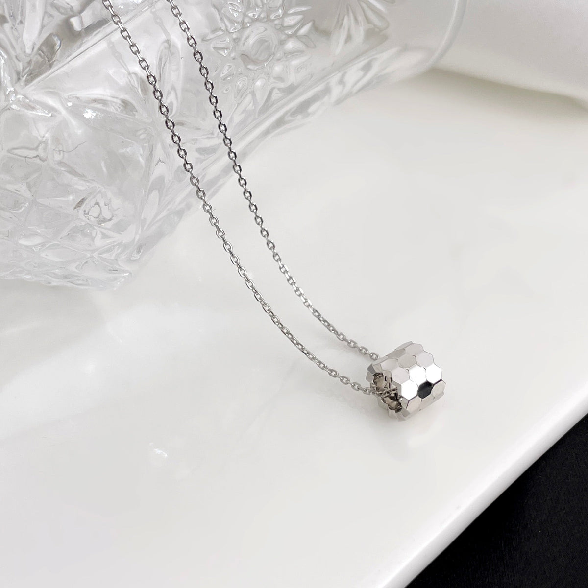 [Avelora Jewelry ]BEE MINI NECKLACE