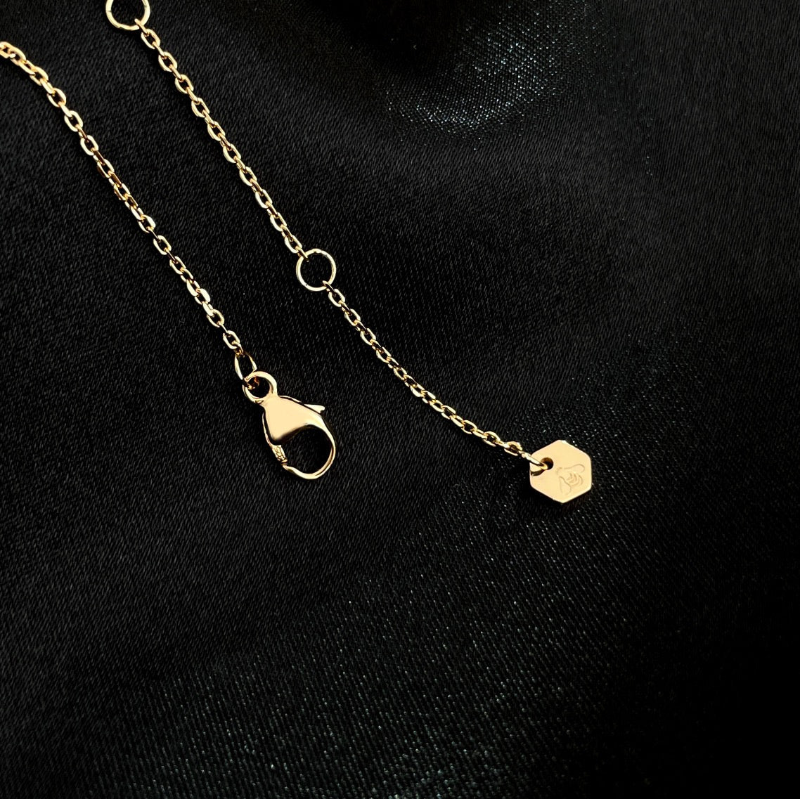 [Avelora Jewelry ]BEE MINI NECKLACE