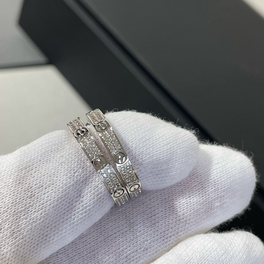 [Avelora Jewelry ]LOVE DIAMOND SILVER HOOP EARRINGS